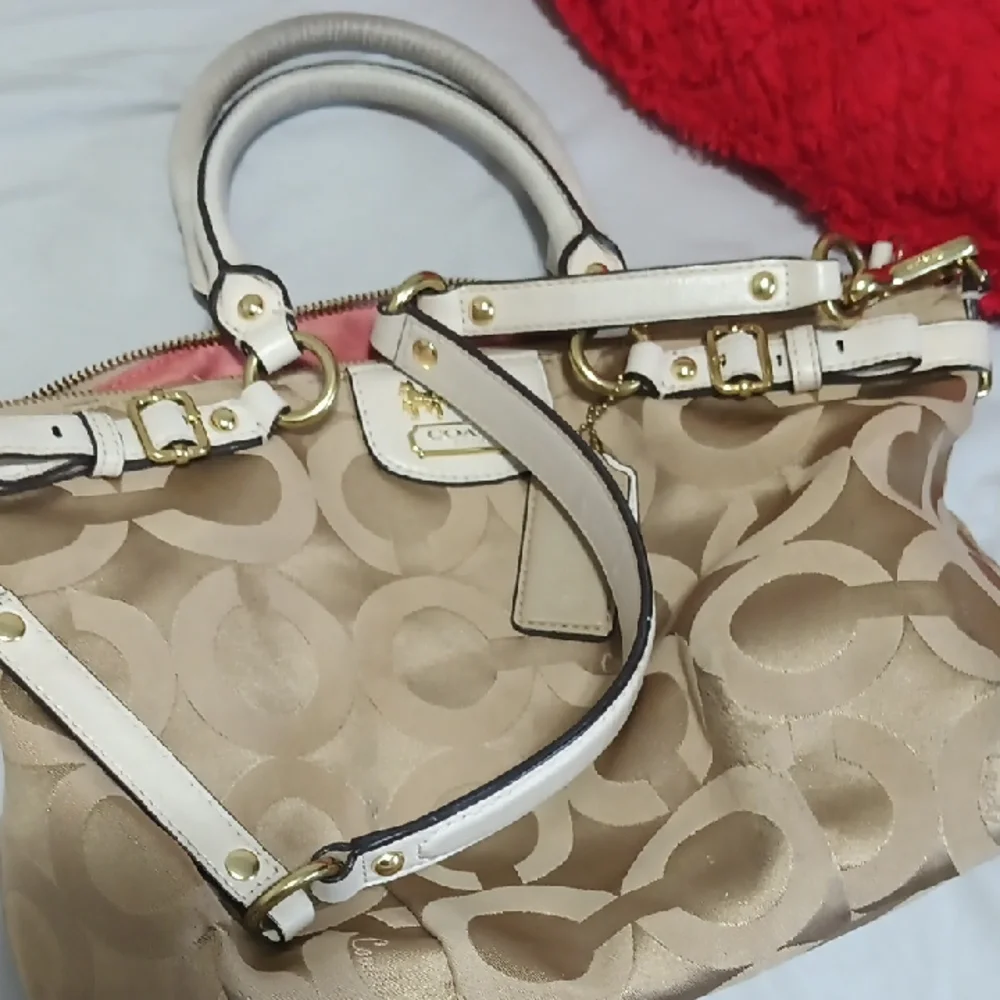 Coach 18650. Beige Signature Satchel